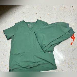 Women’s Figs scrub set